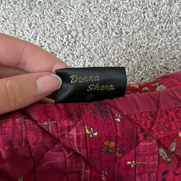 🔴DONNA SHARP: Women’s large red quilted fabric tote bag w/pockets, preowned🔴 - Picture 3 of 10